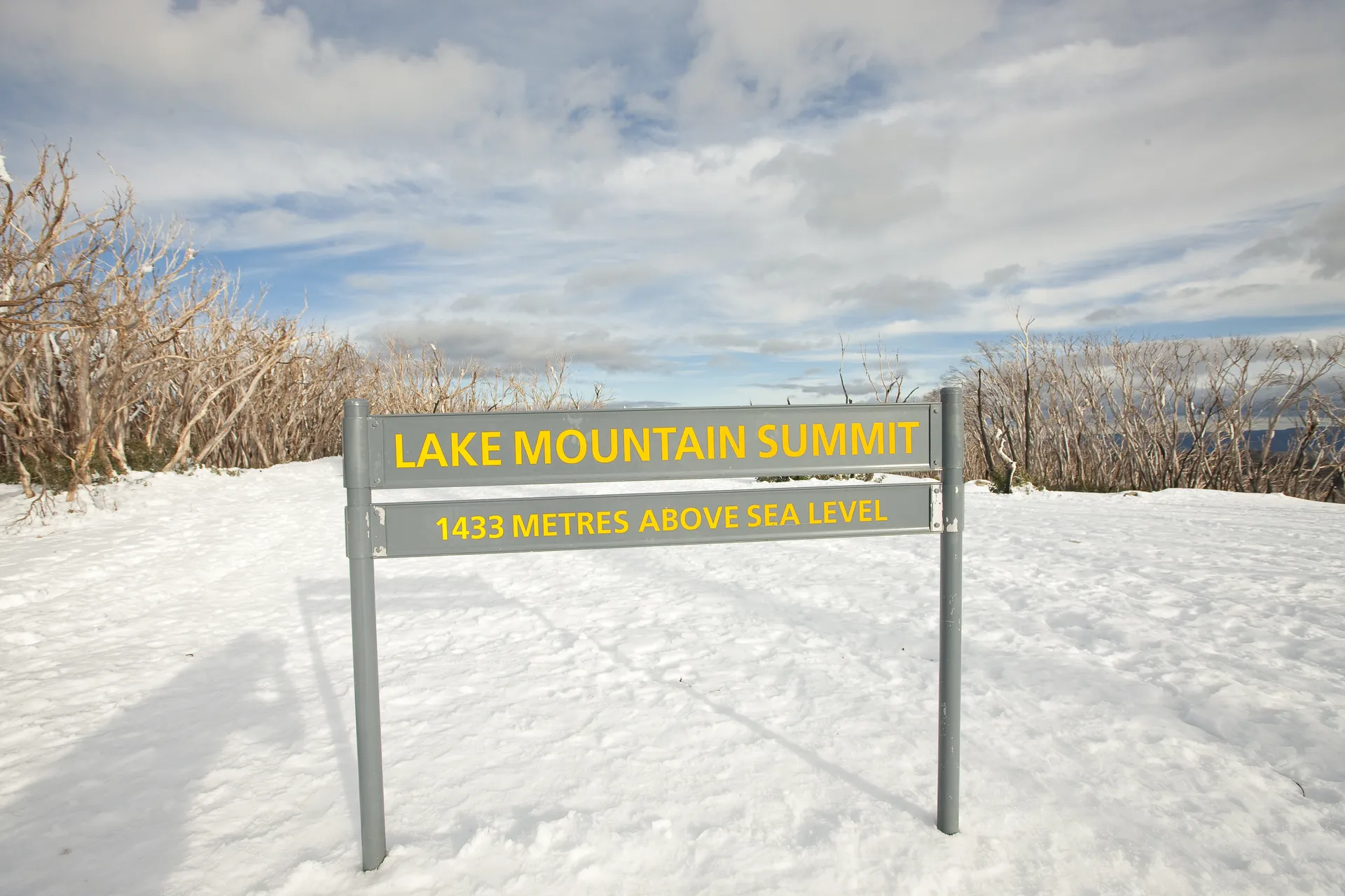 Snowy alpine scenery at Lake Mountain