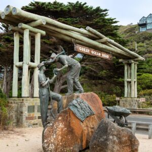 Melbourne: Great Ocean Road Reverse 12 apostles budget tour 80 aud
