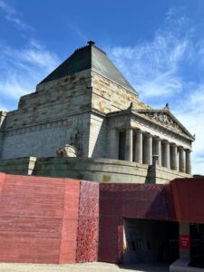 GYG Small Bus Private Melbourne CBD Walk & Drive Tours (up to 13 pax)